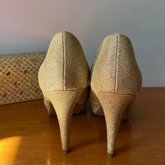 Fergalicious by Fergie Sparkle Gold Pump High Heel  Shoes w/ Matching Clutch 7.5 - Picture 4 of 13